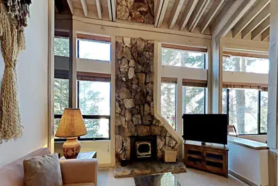 Photo 4 - Comfortable 4 Bdrm Condo with Easy Access to Mammoth Mountain, lifts, and the Village Gondola (Unit 632 at 1849)