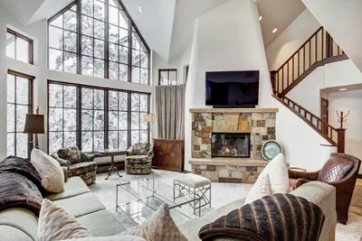 Photo 3 - Luxury Ski-in 3 Br Penthouse Inside Pines Lodge, Sleeps 10!