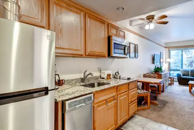 Photo 2 - Walk to slopes! Value Studio Condo