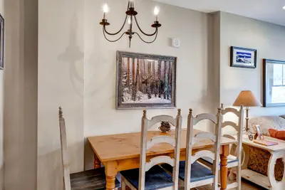 Photo 2 - Sleeps 4~Walk to the Slopes~No cleaning Fees