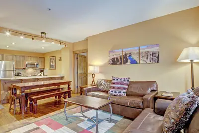 Photo 5 - Luxe 2Br 2Ba - Rocky Mountain Views + Walk to Mainstreet