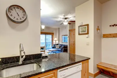 Photo 2 - Studio Condo next to slopes! Sleeps 4. Kids ski free!