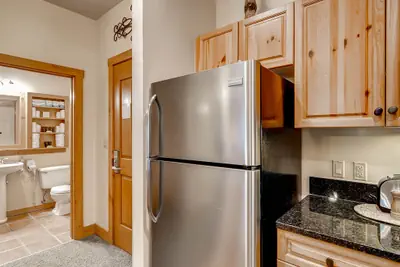 Photo 3 - Studio Condo next to slopes! Sleeps 4. Kids ski free!