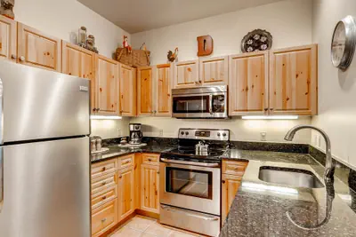 Photo 4 - Studio Condo next to slopes! Sleeps 4. Kids ski free!