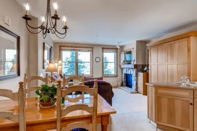 Photo 2 - Walk To The Slopes! Full kitchen Sleeps 4