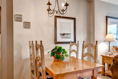 Photo 3 - Walk To The Slopes! Full kitchen Sleeps 4