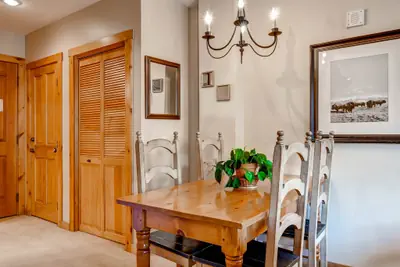 Photo 4 - Walk To The Slopes! Full kitchen Sleeps 4