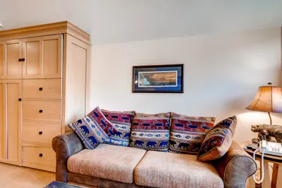 Photo 3 - Studio condo w/full kitchen Walk to the slopes Kids Ski Free