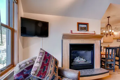 Photo 2 - Studio condo w/full kitchen Walk to the slopes Kids Ski Free