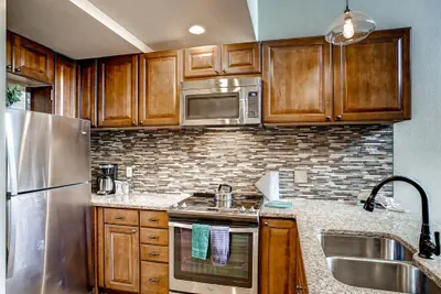 Photo 4 - Nicest 1Br Condo in Lakeside Village! Kids Ski Free