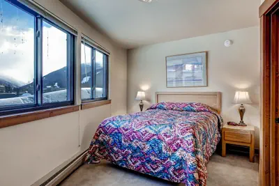 Photo 5 - Nicest 1Br Condo in Lakeside Village! Kids Ski Free