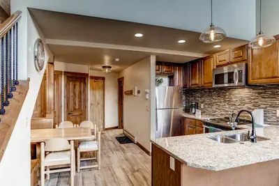 Photo 3 - Nicest 1Br Condo in Lakeside Village! Kids Ski Free