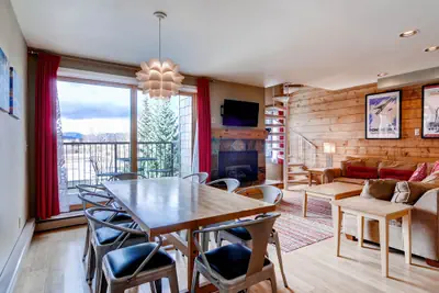Photo 3 - Renovated, spacious, beautiful! Stay here & kids ski free!