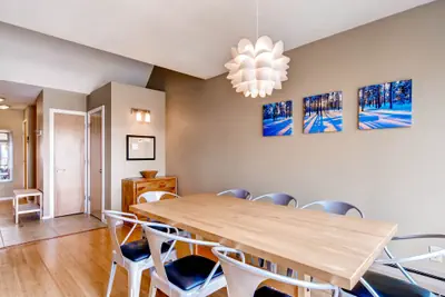 Photo 5 - Renovated, spacious, beautiful! Stay here & kids ski free!