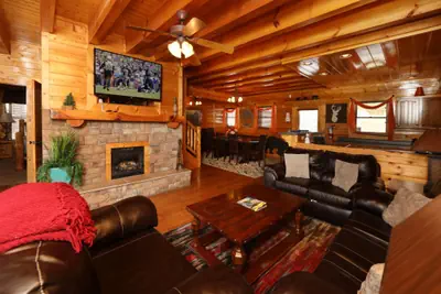 Photo 3 - Spacious Mountain Lodge with Deluxe Amenities