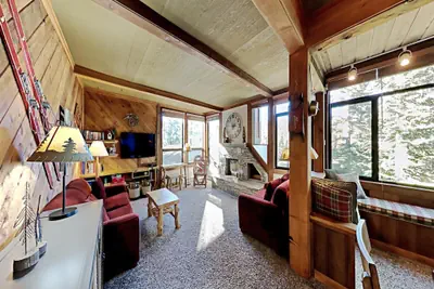 Photo 3 - Nicely Remodeled 2 Bedroom Condo in Mammoth! Easy access to 3 Hot Tubs &  Pool! (Unit 572 at 1849)