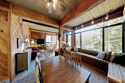 Photo 2 - Nicely Remodeled 2 Bedroom Condo in Mammoth! Easy access to 3 Hot Tubs &  Pool! (Unit 572 at 1849)