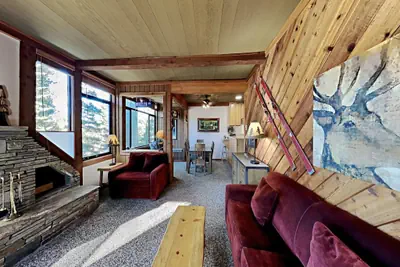 Photo 4 - Nicely Remodeled 2 Bedroom Condo in Mammoth! Easy access to 3 Hot Tubs &  Pool! (Unit 572 at 1849)