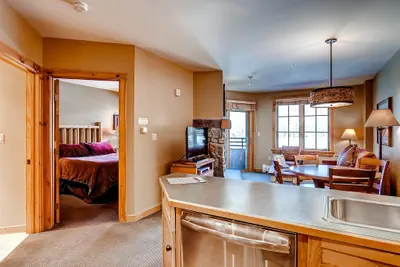 Photo 3 - Affordable 2Br West Keystone Take bus to lift
