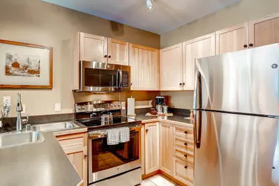 Photo 2 - Affordable 2Br West Keystone Take bus to lift