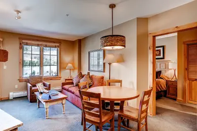 Photo 4 - Affordable 2Br West Keystone Take bus to lift