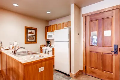 Photo 5 - Large 2Br Condo @ Red Hawk 2272~Walk to slopes