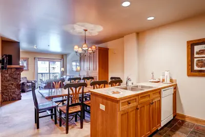 Photo 4 - Large 2Br Condo @ Red Hawk 2272~Walk to slopes
