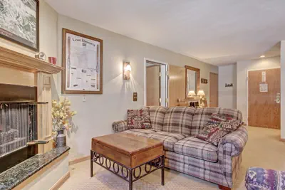 Photo 3 - Warm , Inviting 1Br Winter Escape-Perfectly located Downtown