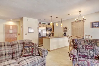 Photo 4 - Warm , Inviting 1Br Winter Escape-Perfectly located Downtown