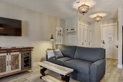 Photo 3 - Downtown Studio With Modern Design in Walk to Snowy Trails