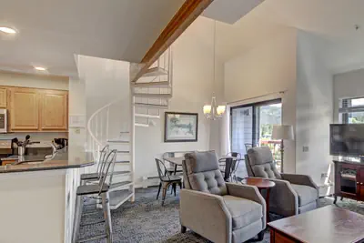 Photo 2 - Perfectly Located 1Br With loft- Close to Lifts & Downtown