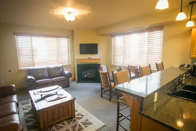 Photo 5 - Silverado Lodge with Easy Pool Access Save 20% on 7+ Nights!