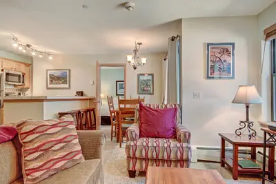 Photo 5 - Cozy  & Convenient 1Br - Just steps to Vibrant Apres-Ski 4ppl