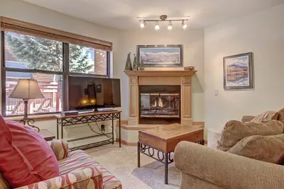 Photo 2 - Cozy  & Convenient 1Br - Just steps to Vibrant Apres-Ski 4ppl