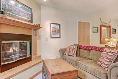 Photo 4 - Cozy  & Convenient 1Br - Just steps to Vibrant Apres-Ski 4ppl
