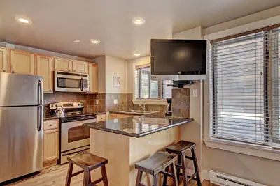 Photo 5 - Winter Ski-in/out Studio Sleeps 4, Steps to Historic Main St