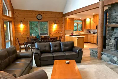 Photo 4 - 07MF - Lake Front - Hot Tub - BBQ - Sleeps 8