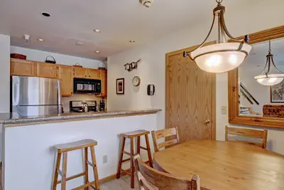 Photo 5 - Quaint Winter Hideaway Sleeps 4- Across from Vibrant Main St