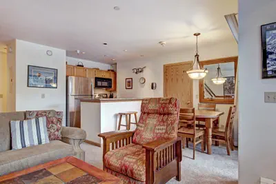 Photo 4 - Quaint Winter Hideaway Sleeps 4- Across from Vibrant Main St