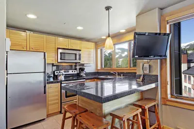 Photo 5 - Downtown Studio w/ Sunny Alpine Views- Sleeps 4!