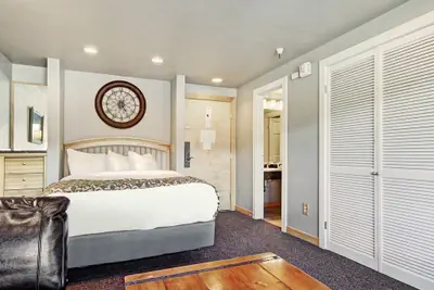 Photo 3 - Downtown Studio w/ Sunny Alpine Views- Sleeps 4!