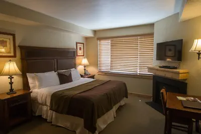 Photo 3 - Enormous Condo with Stunning Mountain Views Save 20% on 7+ Nights!
