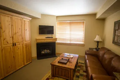 Photo 5 - Enormous Condo with Stunning Mountain Views Save 20% on 7+ Nights!