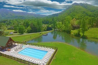 Photo 3 - Graceful Awestruck Perfect Mountain Views with Pool Access