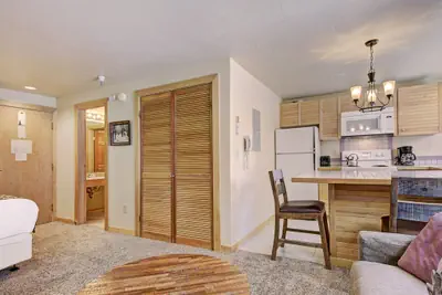 Photo 4 - Stay Slopeside at Peak 9, Cozy Studio Steps to Apres& Dining