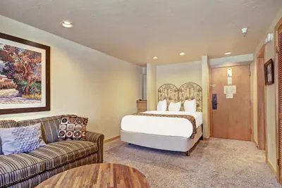 Photo 5 - Stay Slopeside at Peak 9, Cozy Studio Steps to Apres& Dining