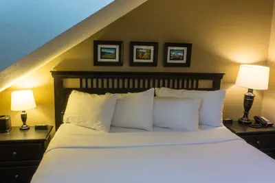 Photo 4 - Inviting Winter Hideaway - Walk to Apres-Ski Fun Sleeps 4