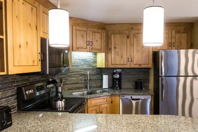 Photo 5 - Grand Summit Mountainside Next to Red Pine Gondola Save 20% on 7+ Nights!