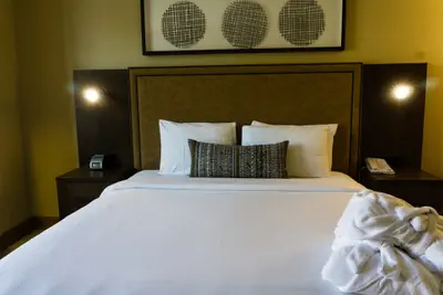 Photo 5 - Updated Studio w Full Kitchen Spacious Living Room Save 20% on 7+ Nights!