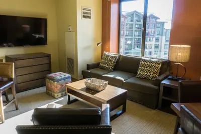 Photo 2 - Updated Studio w Full Kitchen Spacious Living Room Save 20% on 7+ Nights!